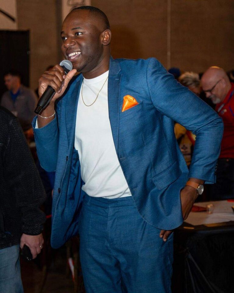 «Черный Райан Сикрест» из Уичиты устроился на собеседование с предпринимателями для Forbes