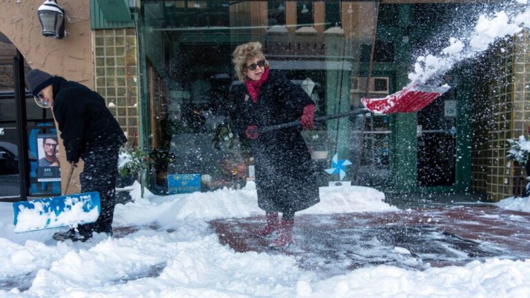 Рекордно холодные оседают на юге США, но надвигаются еще одни большие перемены