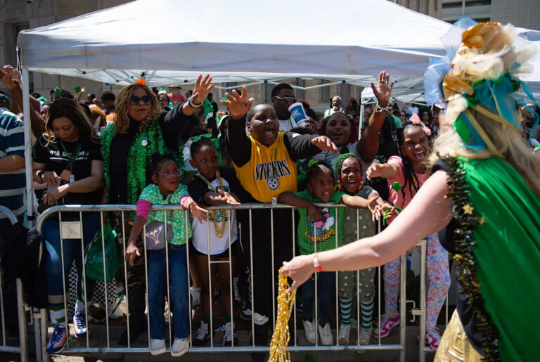 Городской совет Джексона одобрил указ о параде, ослабив предлагаемые ограничения на оружие и гриль