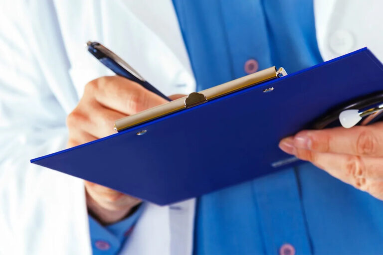 Врачи не будут оправдывать отсутствие детей, сообщает школьный округ