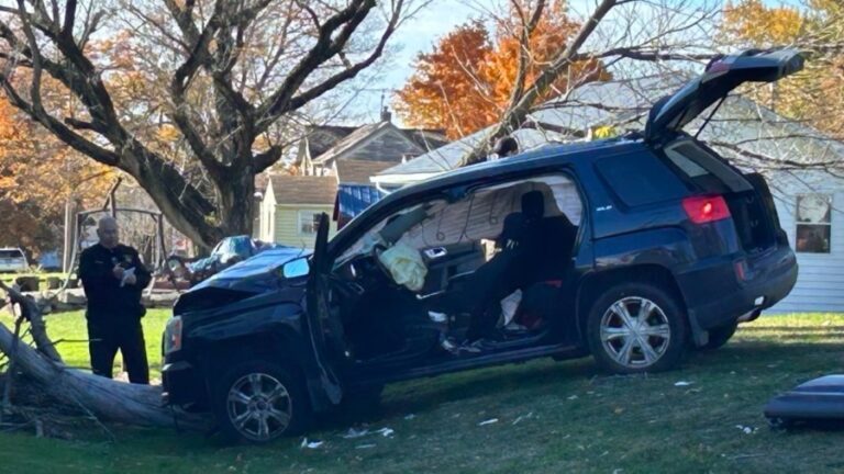 2 человека госпитализированы после аварии в округе Мерсер