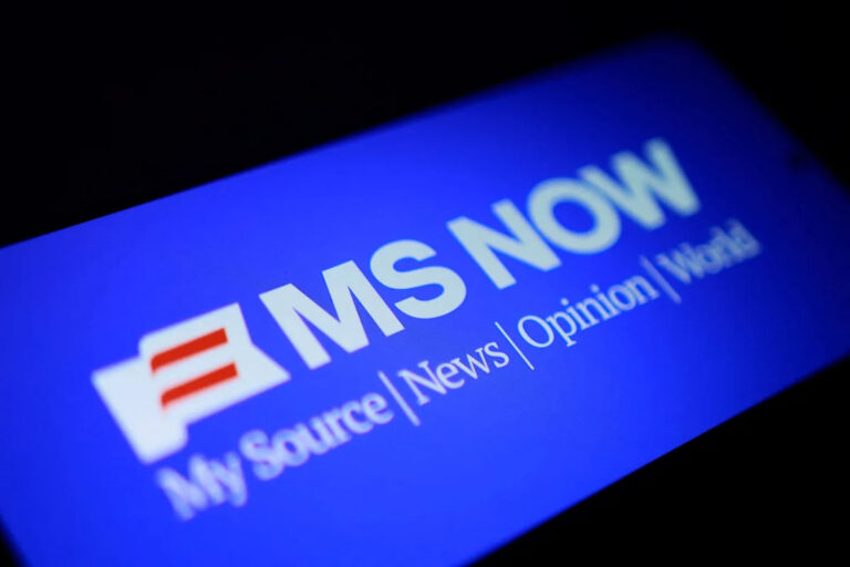 MSNBC становится MS NOW. Что нужно знать об изменениях и как смотреть.