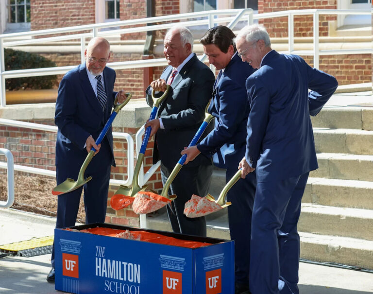 DeSantis назвала школу Гамильтона местом премьеры UF, чтобы узнать о фондах США