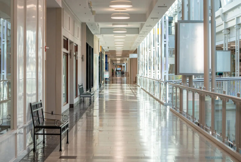 Это конец для торгового центра Circle Centre? Розничные торговцы получают отсрочку аренды