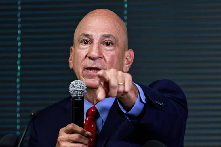 Новый прокурор не будет выдвигать обвинения против Трампа и других лиц в деле о вмешательстве в выборы в Грузии