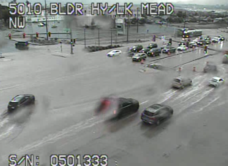 Осадки в Лас-Вегасе, Хендерсон, после предупреждения о внезапном наводнении