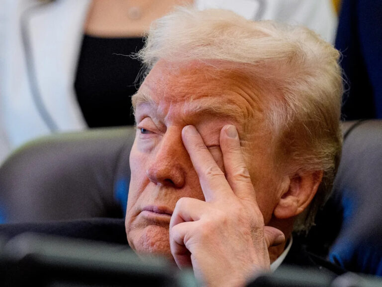 Сенатор MAGA высмеял ложное утверждение о том, что Трамп работает по выходным