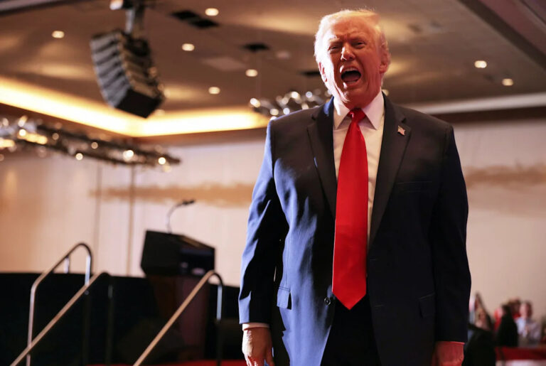 Трамп признался, что никто не хочет строить ему памятник