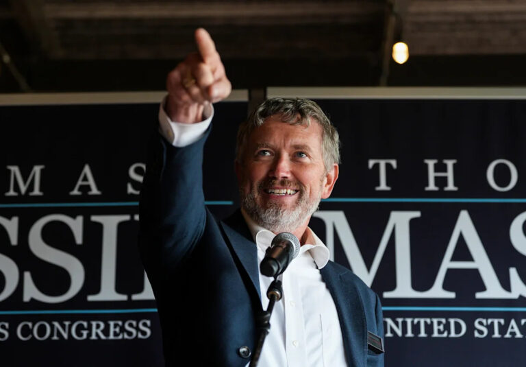 Член палаты представителей США Томас Масси женился после смерти жены в 2024 году.