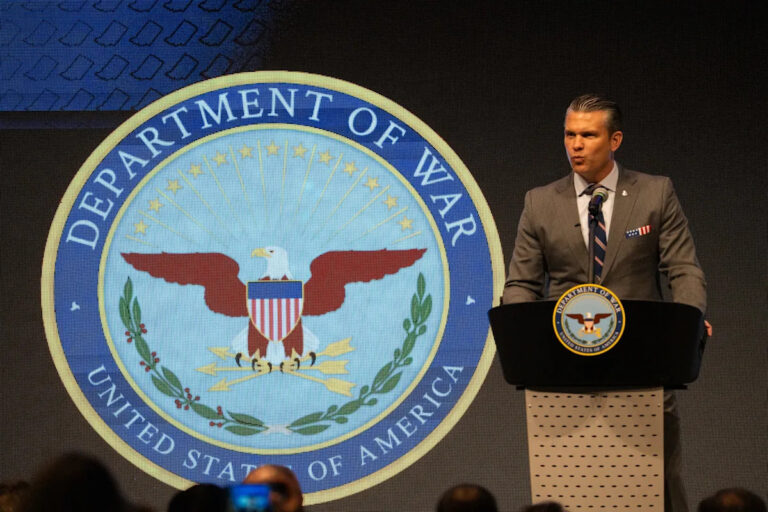 «Проснулся и слаб»: военный министр Пит Хегсет выступил на саммите Джима Бэнкса в Индиане