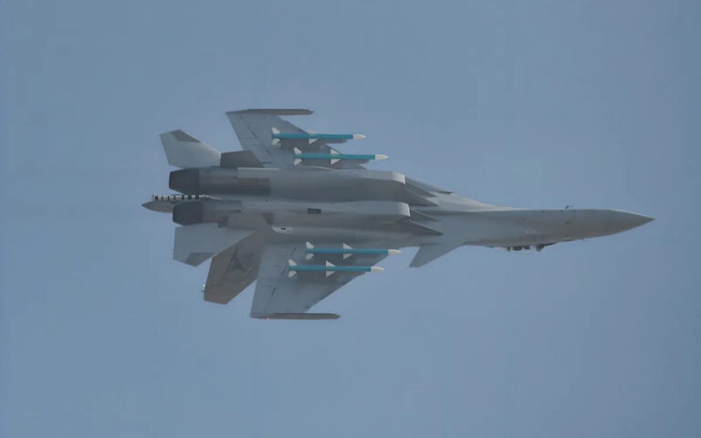 Китайские истребители «заперты» на японских F-15