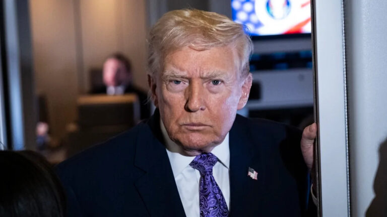 Трамп оскорбляет CBS News, больше женщин-репортеров на борту самолета после вопросов МРТ