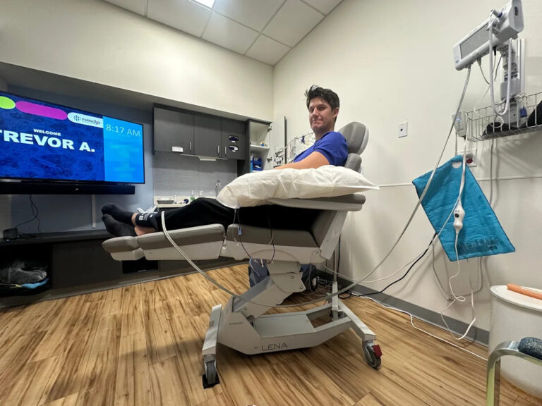 Тревор Олт из ABC News помогает спасти жизнь незнакомцу в качестве донора стволовых клеток