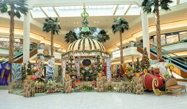 Праздничные покупки: Часы, новые магазины в Gardens Mall, Downtown Gardens