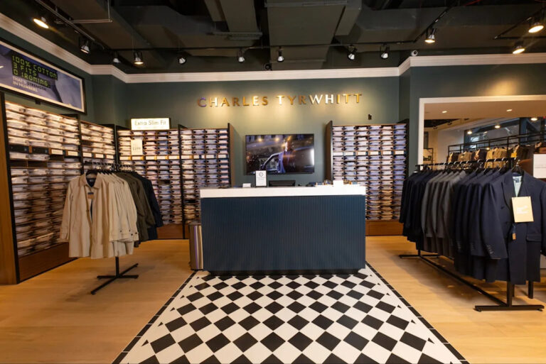 Чарльз Тирвхитт открыл флагманский корабль на Мэдисон-авеню