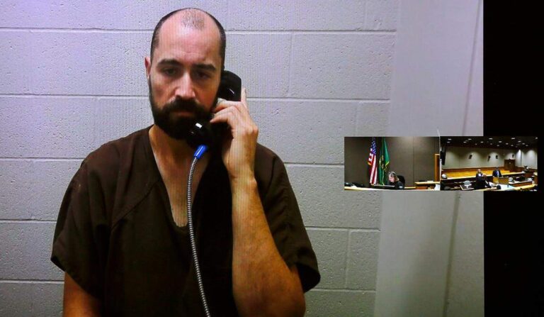 Экс-советник утверждает, что он спятил, удушив смерть подруги-консультанта в Три-Сити