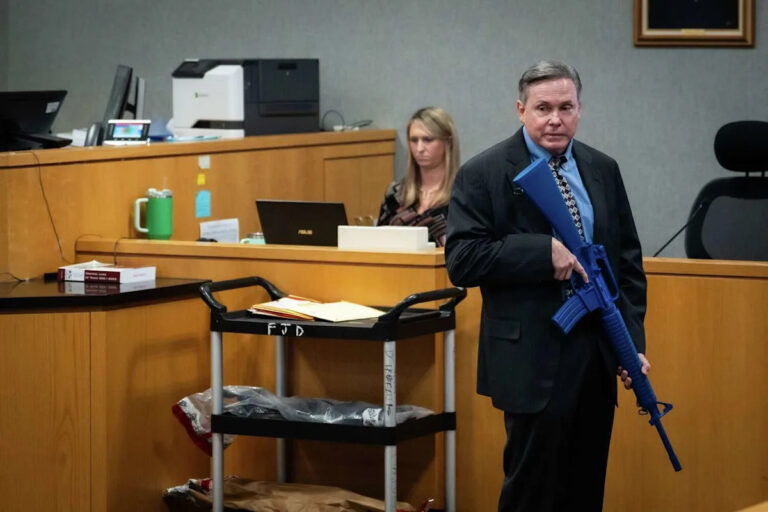 Суд над офицером Остина, обвиняемым в убийстве Раджана Мунесинге