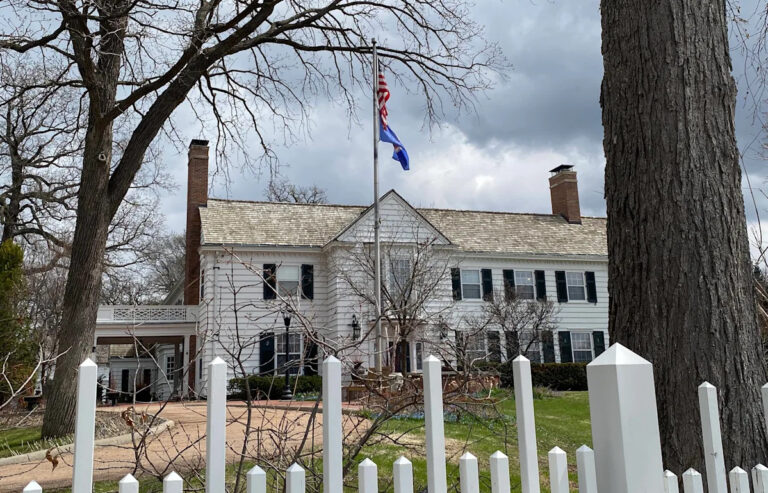 U of M рассматривает возможность продажи исторического особняка в Истклиффе