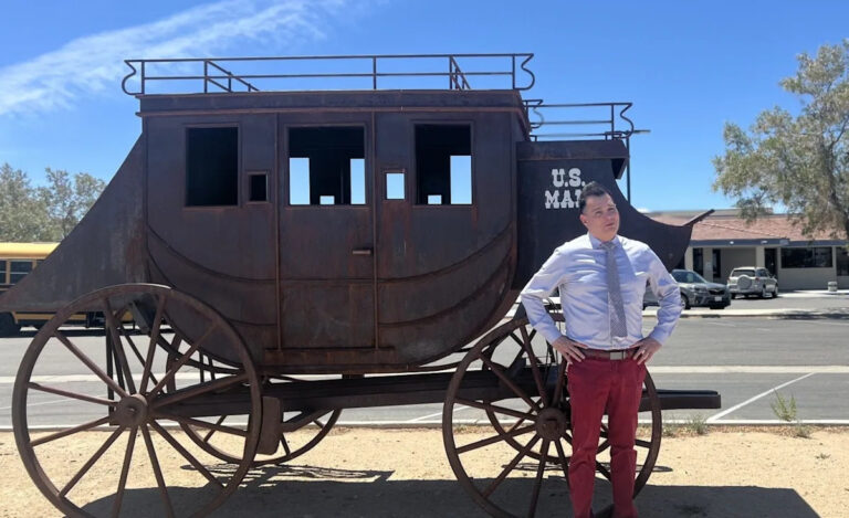USPS нажала на почтмейстера Дональда Джексона, чтобы тот контролировал почтовое отделение Apple Valley