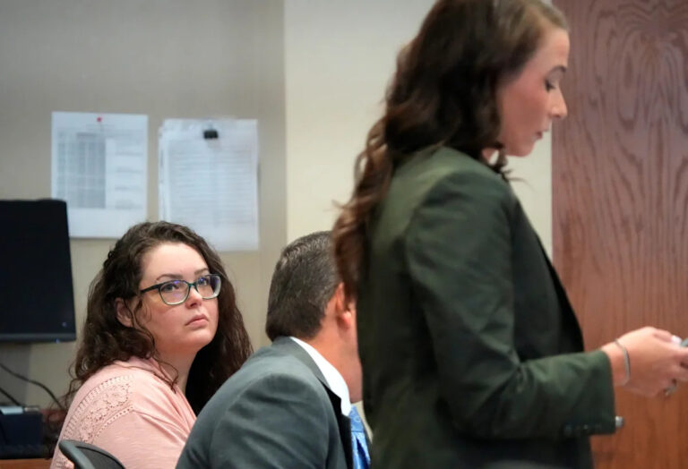 Горе, вина и внимание: мать Сарасоты выступает в суде по делу об убийстве 14-недельного сына