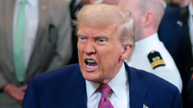 79-летний Трамп объявил о абсурдной угрозе национальной безопасности в ходе поздненочного талдауна