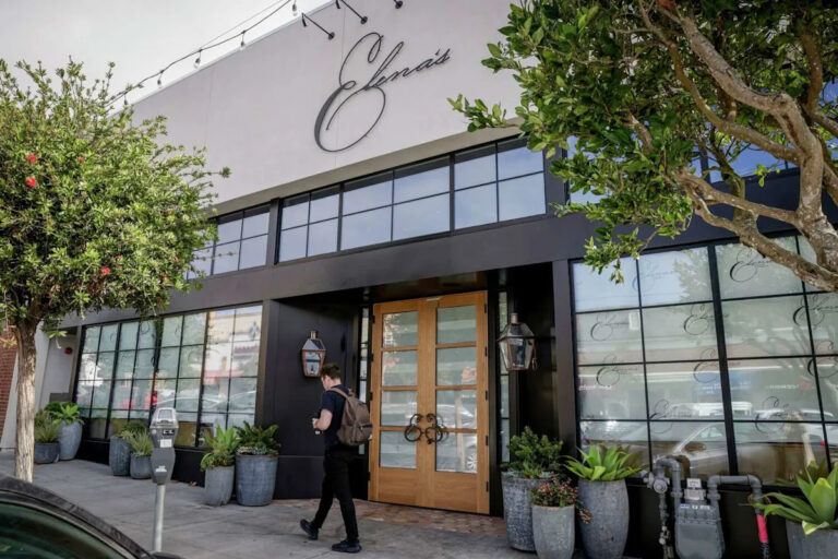 Этот ресторан помог возродить его окрестности, но соседи говорят, что есть проблема.