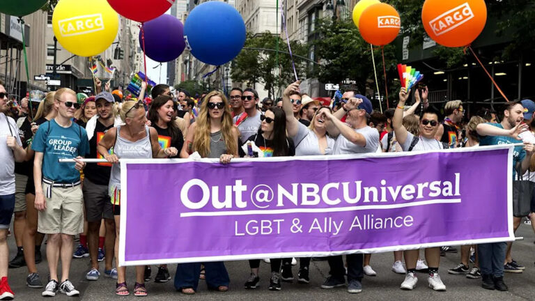 Breaking: NBC увольняет журналистов, сосредоточенных на маргинализированных сообществах, увольняя сотрудников NBC Out и NBC BLK