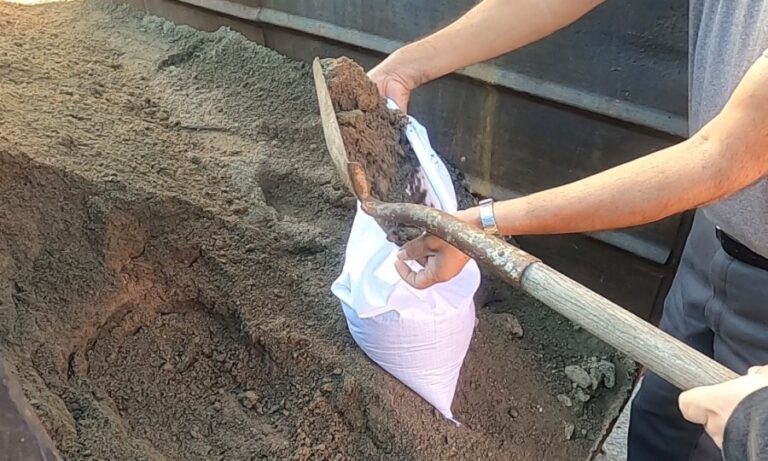 Сильный дождь — вот где жители могут получить бесплатные мешки с песком