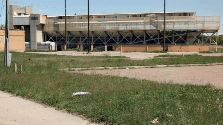 Реконструкция вновь предложена для давно пустующего стадиона Купер