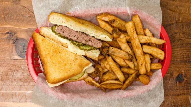 До McDonald’s эта любимая сеть ресторанов когда-то управляла американскими дорогами