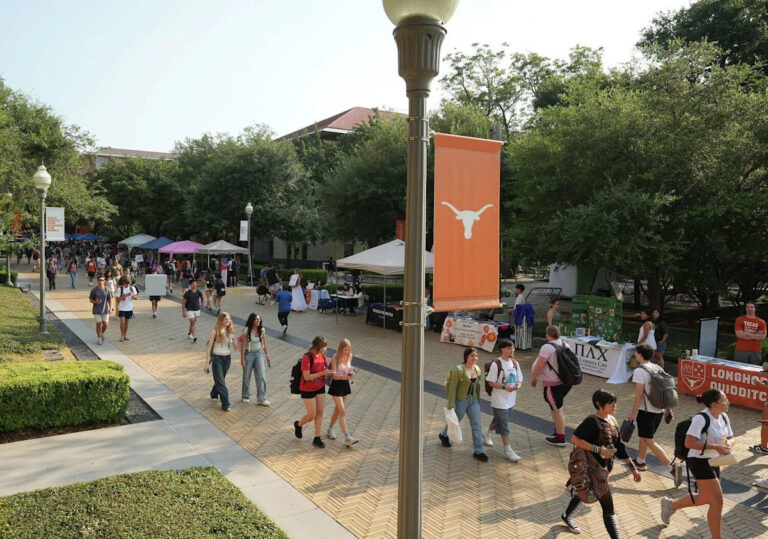 UT Austin No. 1 государственный университет в Техасе, No. 7 в стране в новом рейтинге новостей США.