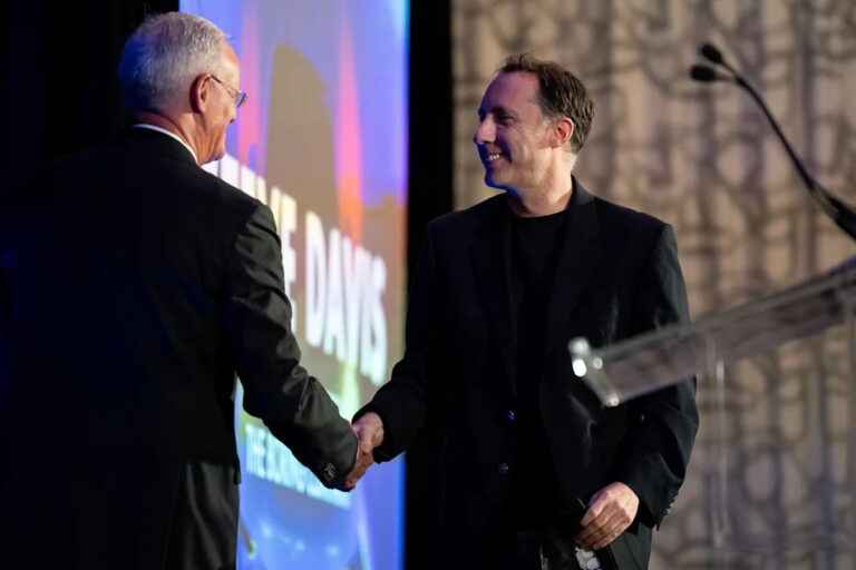 Губернатор TN приветствует тоннель Илона Маска в Нэшвилле по мере продвижения работы