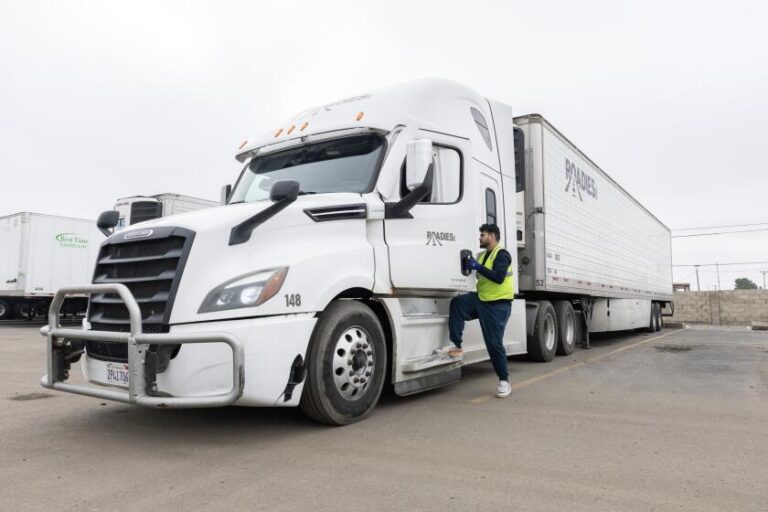 Водители грузовиков-иммигрантов в подвешенном состоянии, как федералы, отрицают усилия Калифорнии по переоформлению лицензий