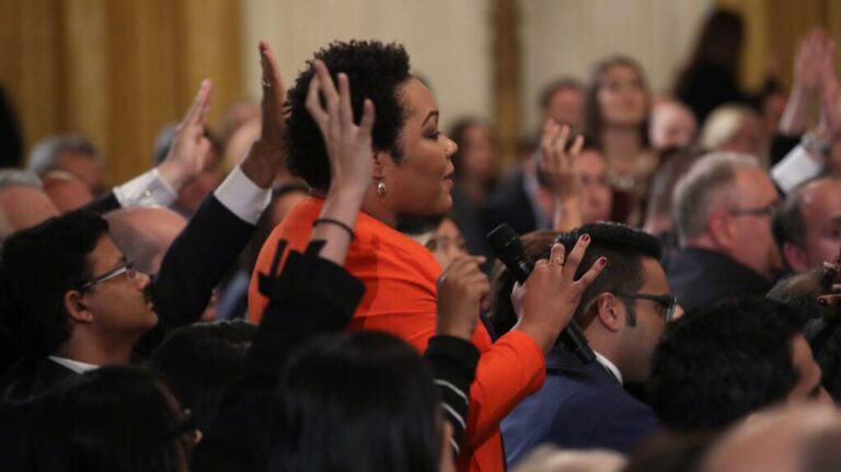 Тирада Трампа против Ямиче Альциндора напоминает историю нападений на чернокожих женщин-журналистов