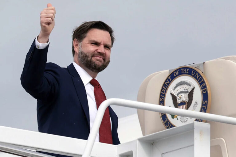 Джей Ди Вэнс раскрывает план «сидеть» с Дональдом Трампом и обсудить возможную кампанию 2028 года