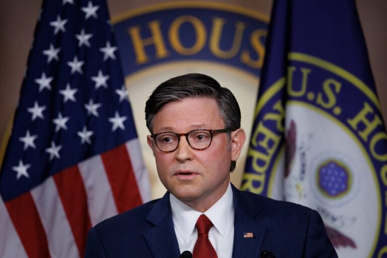 Угроза очередного шатдауна правительства сохраняется, поскольку законодатели едва начали переговоры о новых законопроектах о финансировании.