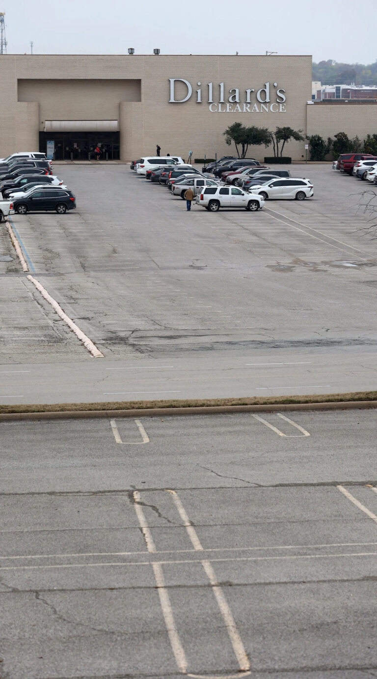Местоположение этого северо-техасского Дилларда закрывается в следующем году.