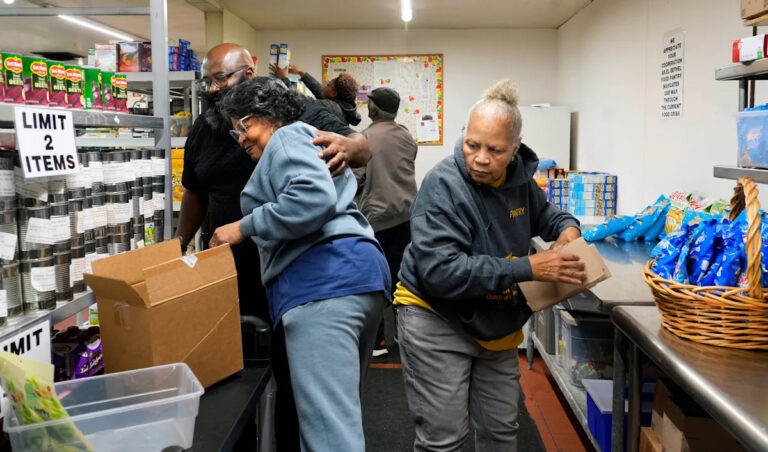 Администрация Трампа заявила, что восстановит частичное финансирование SNAP, но выгоды FoodShare могут быть отложены.