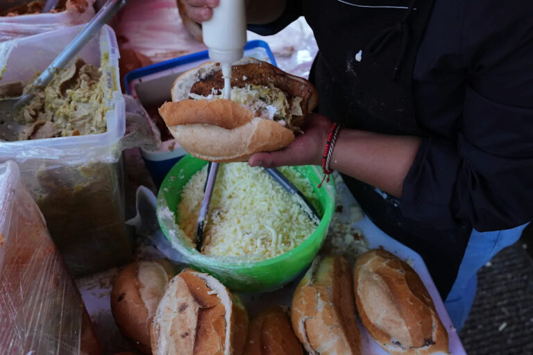 Критика британского пекаря в адрес мексиканского «уродливого» хлеба вызвала возмущение в социальных сетях