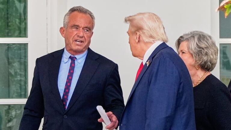 Трамп попросил РФК-младшего устранить препятствия для религиозных пар стать приемными родителями