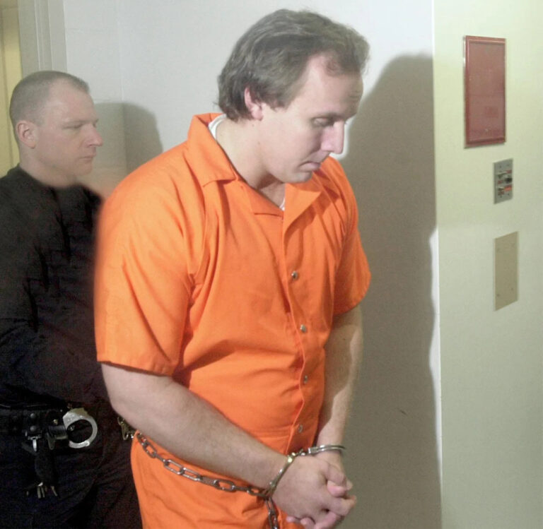 Одинокий заключенный Эри в камере смертников обращается в федеральный окружной суд