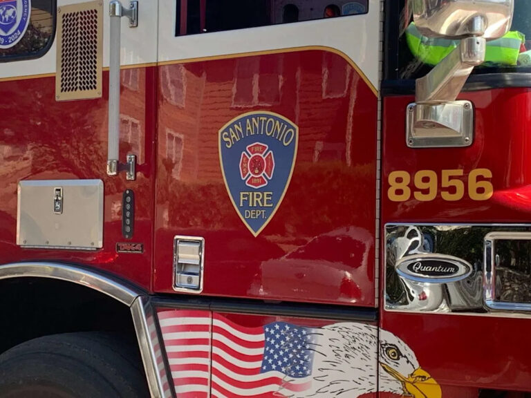 1 погибший, 1 доставлен в больницу после крушения многоцелевого автомобиля на юго-западе, сообщает пожарная служба.