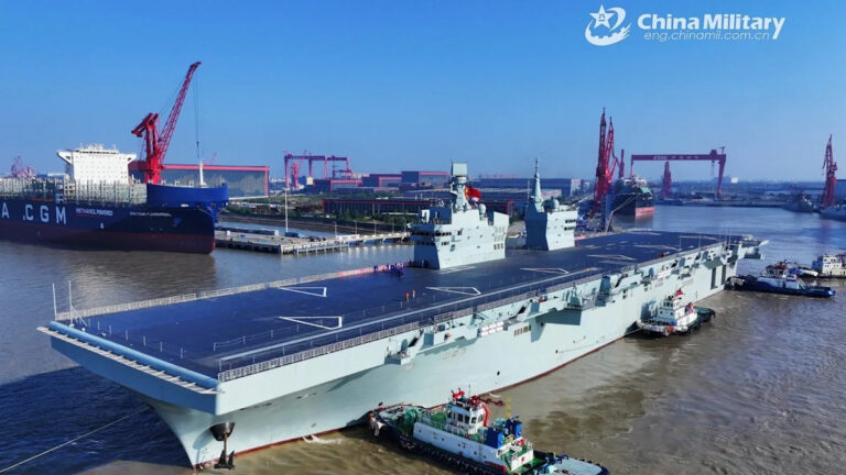 Новый десантный корабль Китая отличается от любого другого на Западе