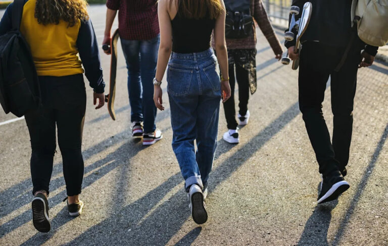 Эксперты предупреждают о тревожной тенденции подростков: «Они играют в русскую рулетку»