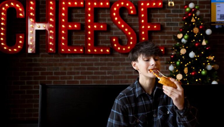 Розати Пицца приносит Чикаго глубоководный в Юту, но настоящая звезда — тонкая корка