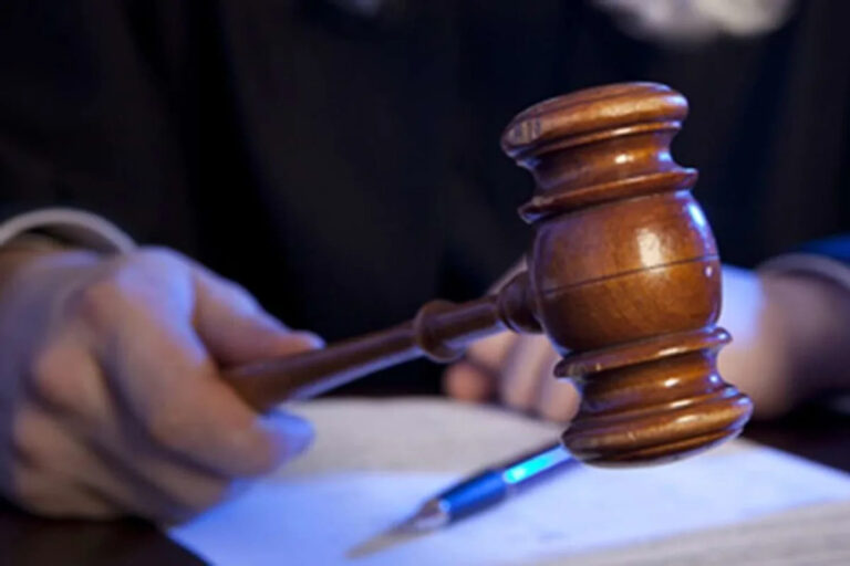 Бывший некоммерческий лидер S.F. признал себя виновным в хищении 241 000 долларов