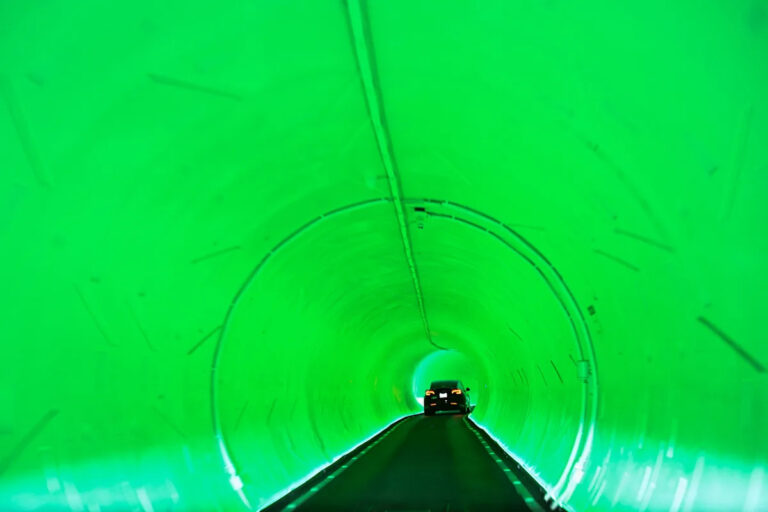 Как далеко до центра Нэшвилла международный аэропорт? Как долго будет пролегать тоннель компании Илона Маска?