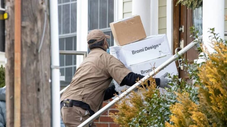 UPS «Гринча» подала в суд за отпускную оплату для работников