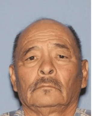 Мужчина из Навахо обвиняется в убийстве после того, как его ребенок был убит на рождественском параде в Навахо