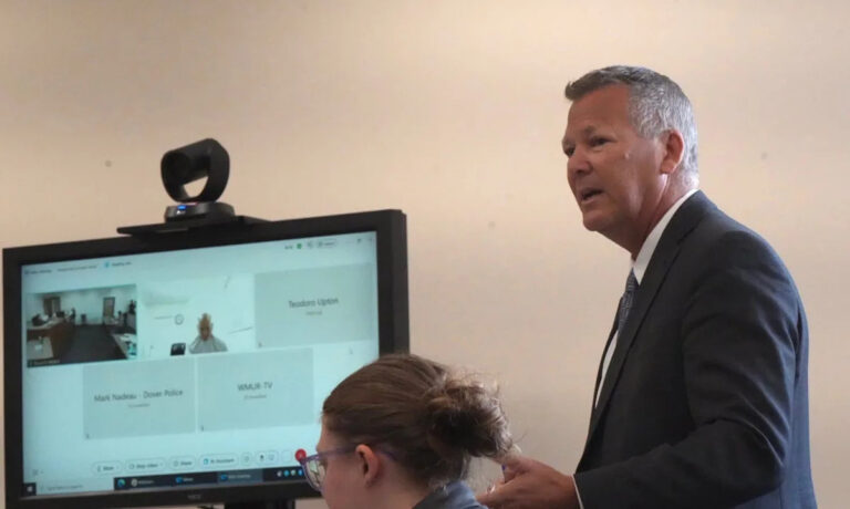 Арест Дувра: Ричарду Хеббарду предъявлено обвинение в вождении в беге на Спрюс-Лейн